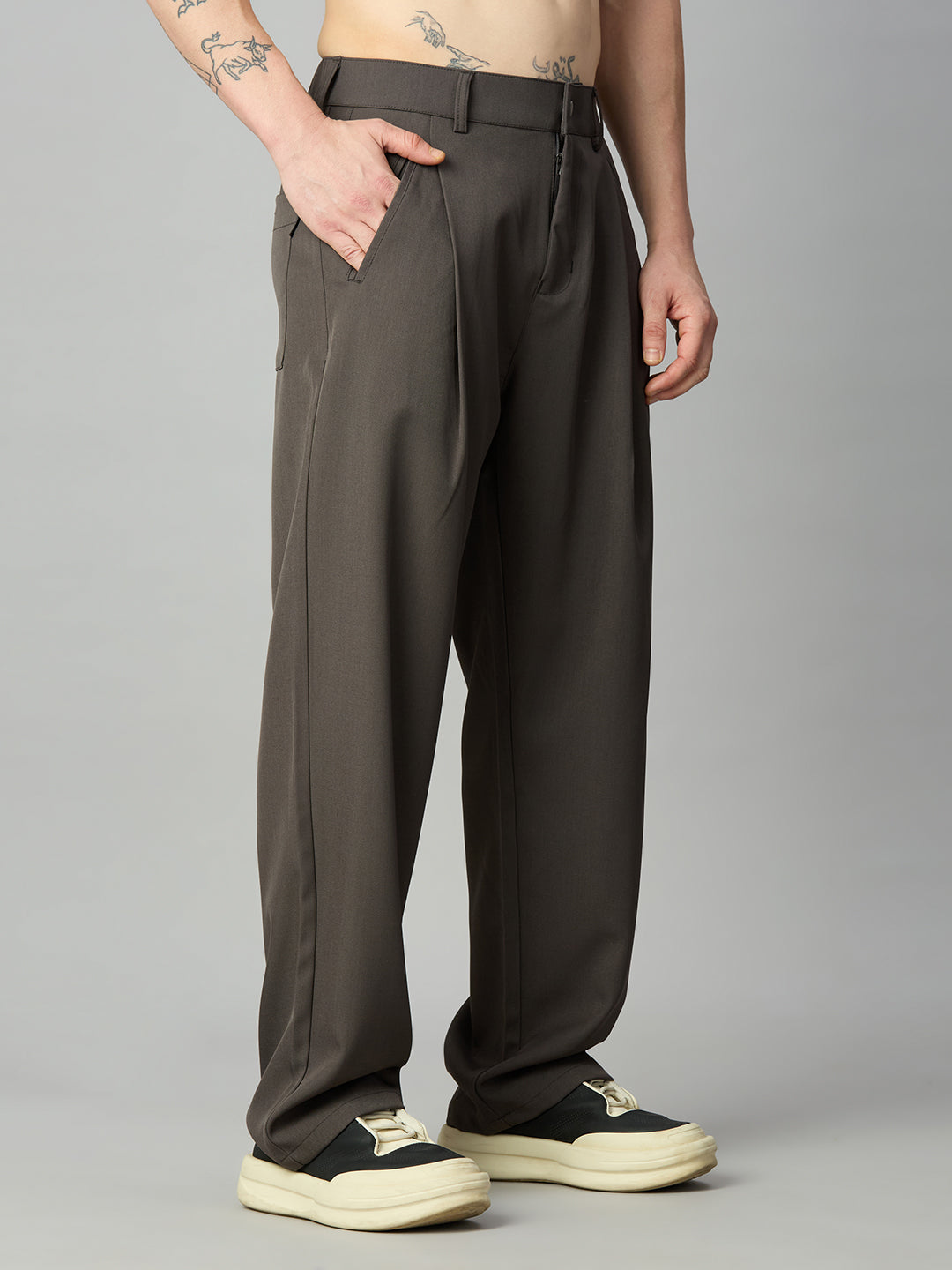 Men's Korean fit baggy trousers right side profile