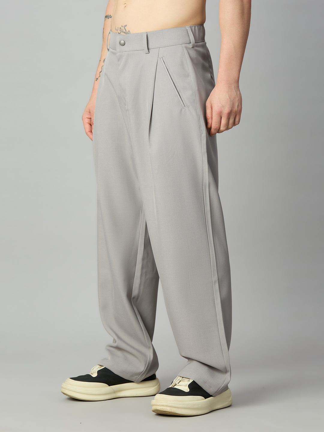 Men's Korean fit baggy trousers right side profile