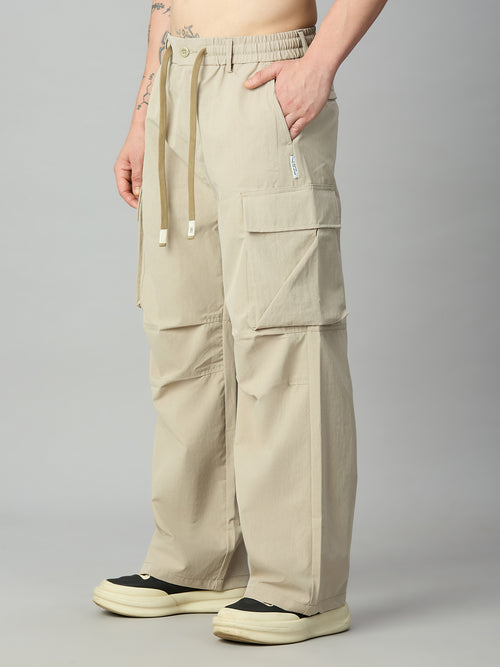Men's utility cargo trousers right side profile