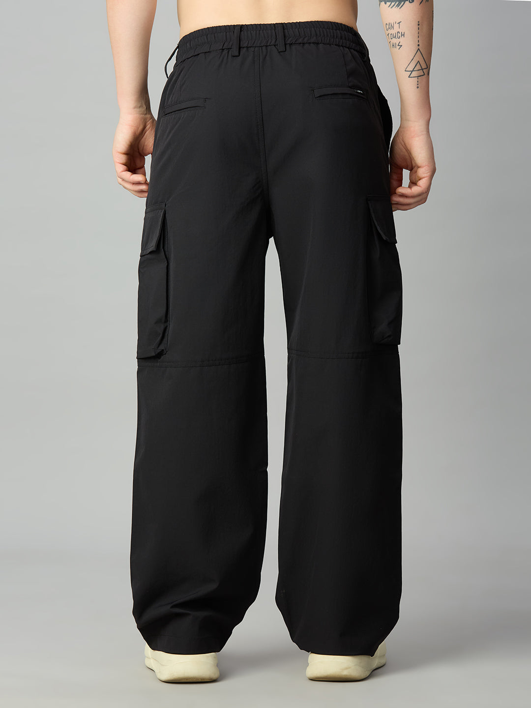 Men's baggy cargo pants back view