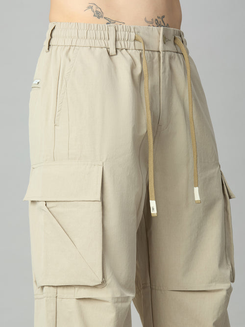 Close-up of functional cargo pocket detailing