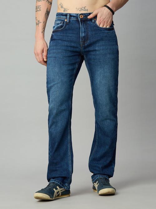Men's blue straight fit stretch denim jeans with classic five-pocket design – front view