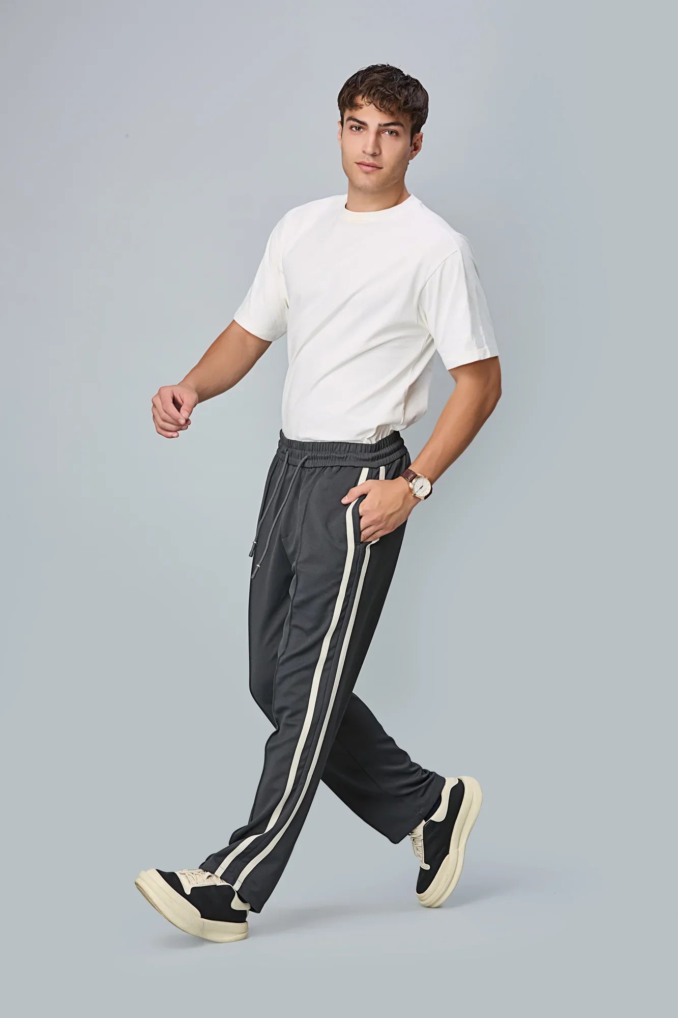 Full outfit look with LOFA men’s grey straight-fit active pants – versatile for casual, travel, and everyday comfort.